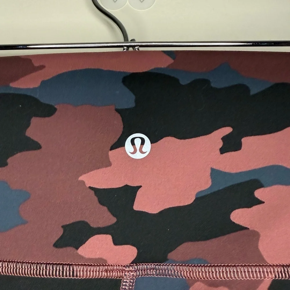 LULULEMON Wunder Under 26” Inseam Yoga Legging in Camo Smoky Red Night Sea Multi